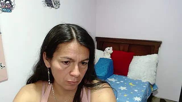 camilavargas  online show from 07-04-26, 06:56