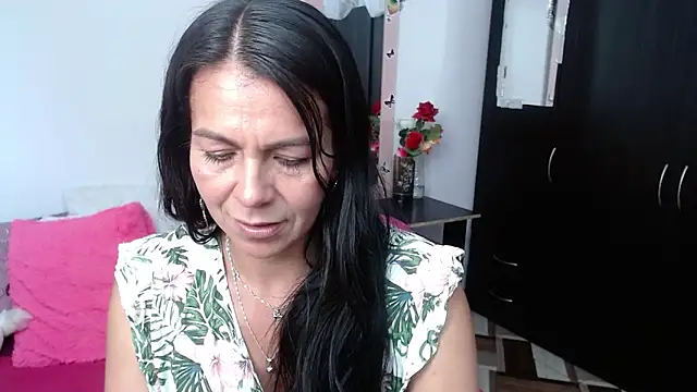 Snapshot of camilavargas_ chatting on 10-02-25, 09:40 camilavargas online show from 10-02-25, 09:40