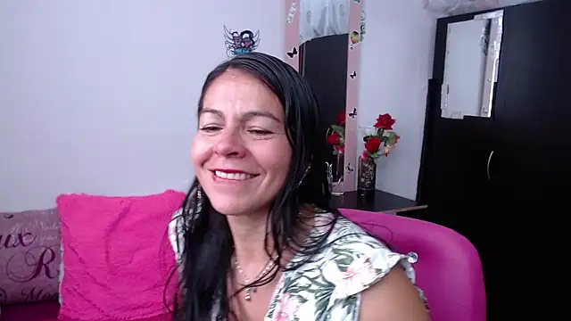 Snapshot of camilavargas_ chatting on 10-15-25, 09:01 camilavargas online show from 10-15-25, 09:01
