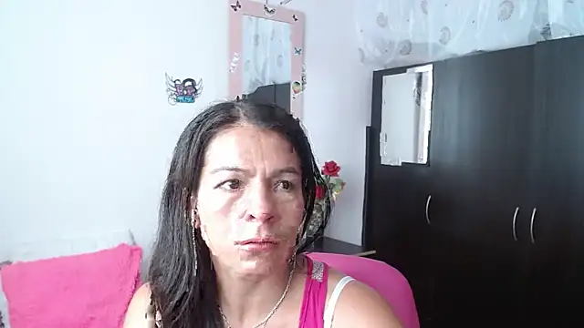 Snapshot of camilavargas_ chatting on 10-08-25, 08:53 camilavargas online show from 10-08-25, 08:53