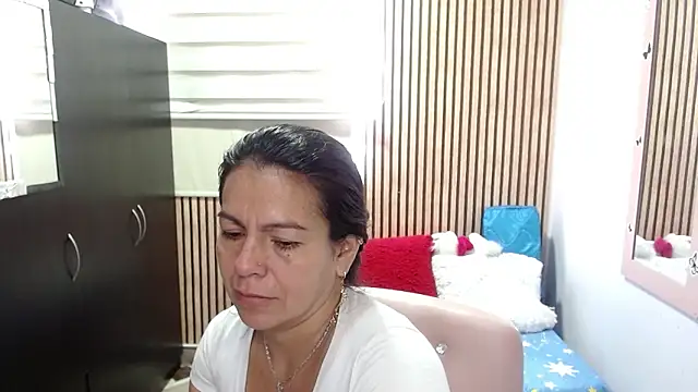 camilavargas  online show from 06-12-26, 02:48