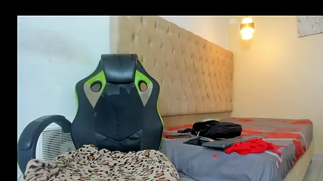 Naomis 35 online show from 12-19-25, 08:00