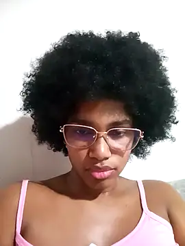Snapshot of Beauty_Luci chatting on 09-21-25, 03:33 Beauty Luci online show from 09-21-25, 03:33