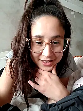 Snapshot of linameii chatting on 10-06-25, 04:41 linameii online show from 10-06-25, 04:41
