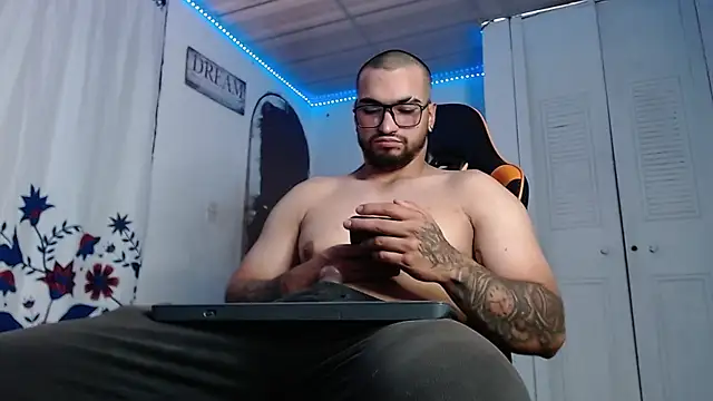 Chrys harris77 online show from 12-18-25, 04:00