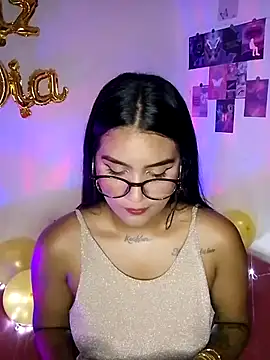 Renata Zoe online show from 11-16-25, 01:32