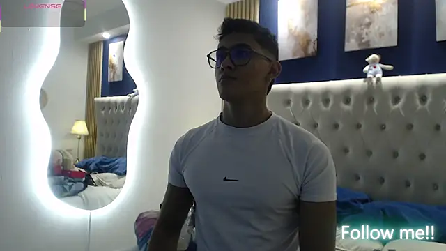 Snapshot of SalvadorFit chatting on 05-29-26, 08:48 SalvadorFit online show from 05-29-26, 08:48
