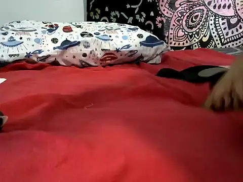 Snapshot of la_esposa_xxx chatting on 02-18-26, 12:52 la esposa xxx online show from 02-18-26, 12:52