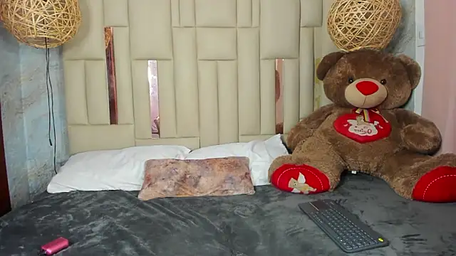 Snapshot of Dixiebelle chatting on 02-13-26, 02:33 Dixiebelle online show from 02-13-26, 02:33