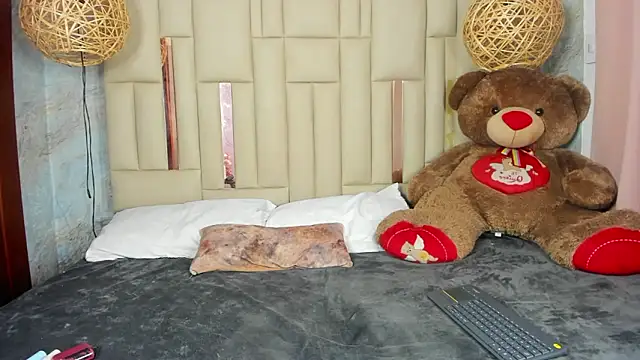 Snapshot of Dixiebelle chatting on 02-14-26, 01:39 Dixiebelle online show from 02-14-26, 01:39