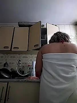 Lunita86 online show from 11-18-25, 12:19