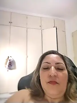 Lunita86 online show from 12-20-25, 02:31