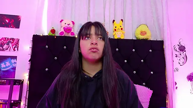 Snapshot of queen_salomme chatting on 10-17-25, 11:23 queen salomme online show from 10-17-25, 11:23