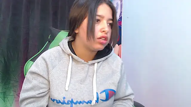 Snapshot of queen_salomme chatting on 09-17-25, 12:29 queen salomme online show from 09-17-25, 12:29