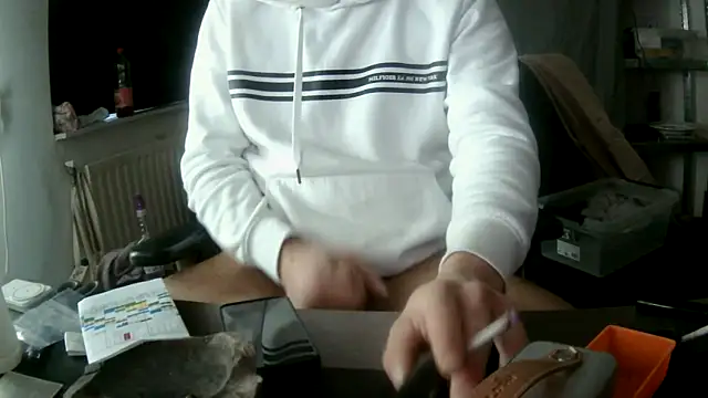 Snapshot of monty19cm chatting on 04-25-26, 07:55 monty19cm online show from 04-25-26, 07:55