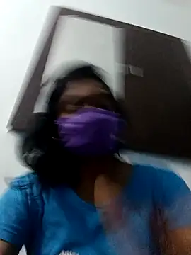 Snapshot of honeyqueen143 chatting on 12-04-25, 05:23 honeyqueen143 online show from 12-04-25, 05:23