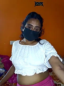Snapshot of honeyqueen143 chatting on 09-26-25, 04:41 honeyqueen143 online show from 09-26-25, 04:41