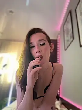 Valirae online show from 10-11-25, 04:35