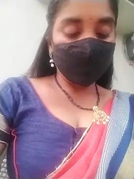 Snapshot of Mahaitha chatting on 10-18-25, 12:18 Mahaitha online show from 10-18-25, 12:18