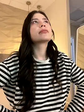 Valerie Ohara online show from 10-10-25, 04:35