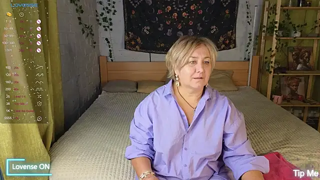 Marta Wils online show from 10-18-25, 03:08