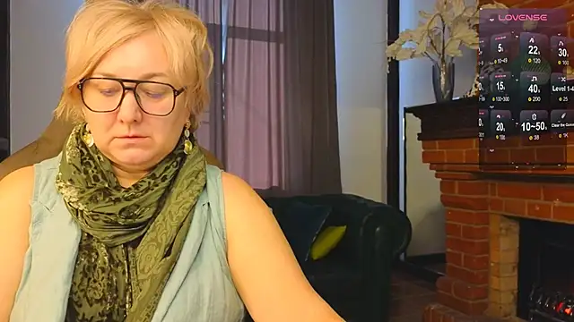 Marta Wils online show from 10-27-25, 03:40