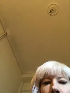 juliaoneandonly online show from 10-08-25, 09:44