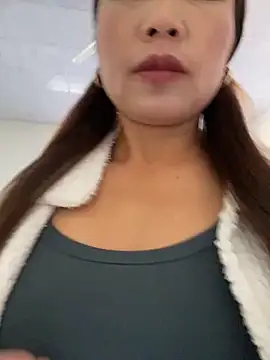 Milky-milk online show from 11-29-25, 01:50