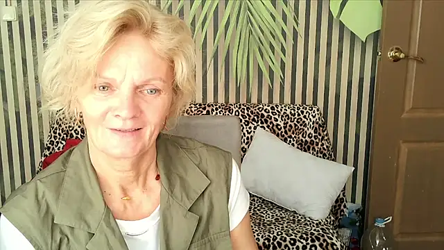 Snapshot of Zoe_Steell chatting on 09-21-25, 06:29 Zoe Steell online show from 09-21-25, 06:29