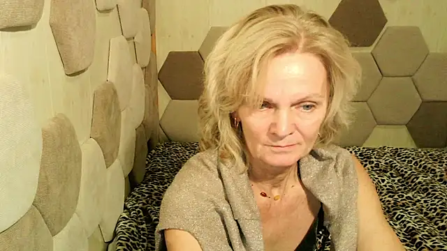 Snapshot of Zoe_Steell chatting on 10-21-25, 02:27 Zoe Steell online show from 10-21-25, 02:27