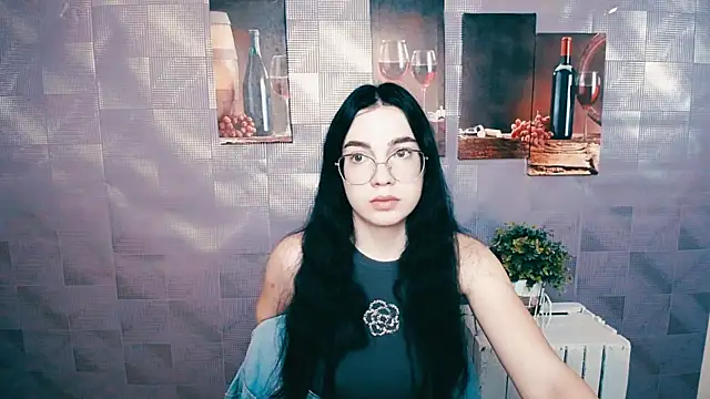 Snapshot of MiraBabe_ chatting on 09-22-25, 08:20 MiraBabe  online show from 09-22-25, 08:20