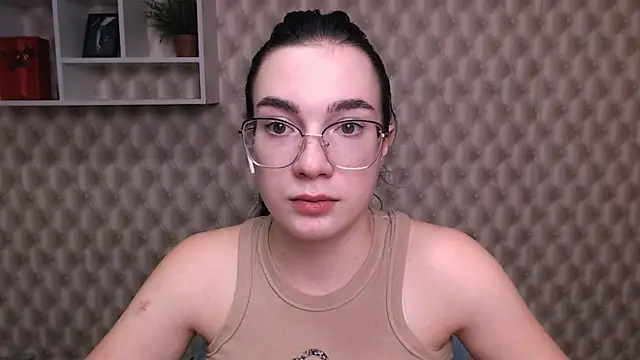 Snapshot of MiraBabe_ chatting on 09-23-25, 10:00 MiraBabe  online show from 09-23-25, 10:00