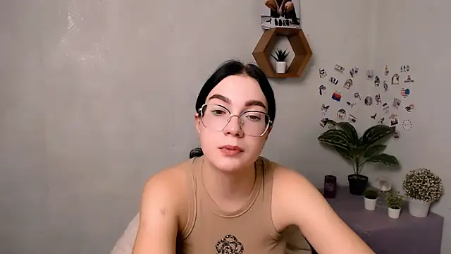 Snapshot of MiraBabe_ chatting on 10-13-25, 08:05 MiraBabe  online show from 10-13-25, 08:05