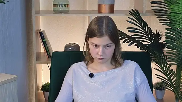 Snapshot of MeridethMondoux chatting on 09-19-25, 12:53 MeridethMondoux online show from 09-19-25, 12:53