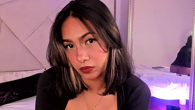 Snapshot of RouseWhitte chatting on 05-06-26, 03:27 RouseWhitte online show from 05-06-26, 03:27