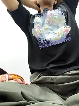 sassyishhu76 online show from 04-15-26, 03:49