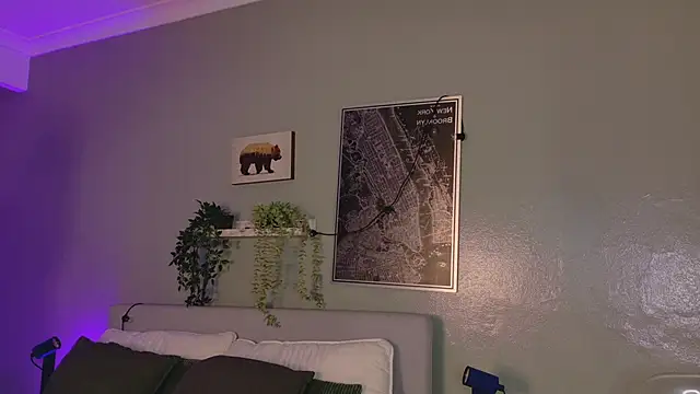 KeendraFox  online show from 10-28-25, 10:25