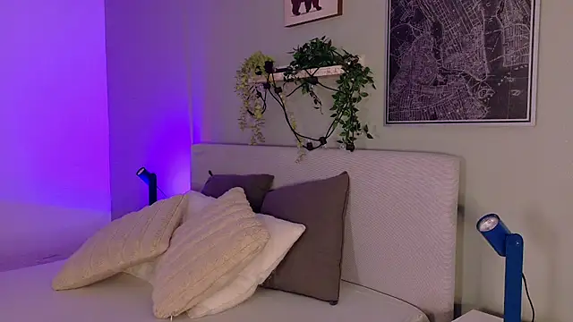 KeendraFox  online show from 04-09-26, 10:10