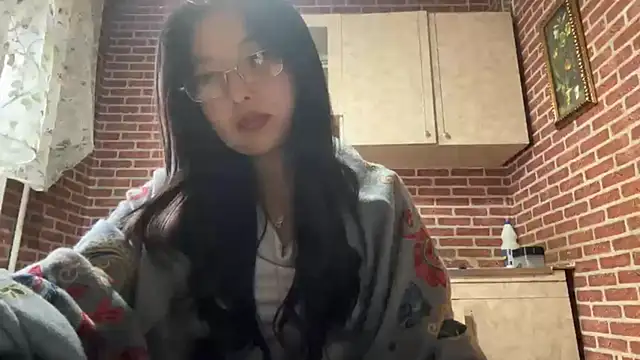 Snapshot of EmmaLeexth chatting on 10-07-25, 10:38 EmmaLeexth online show from 10-07-25, 10:38