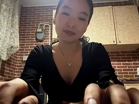 Snapshot of EmmaLeexth chatting on 09-24-25, 06:58 EmmaLeexth online show from 09-24-25, 06:58