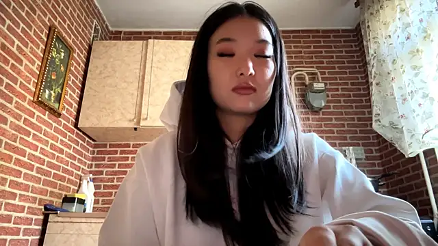 EmmaLeexth online show from 03-26-26, 10:24