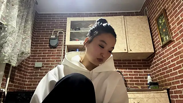 EmmaLeexth online show from 11-13-25, 01:26