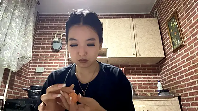 EmmaLeexth online show from 11-04-25, 01:04