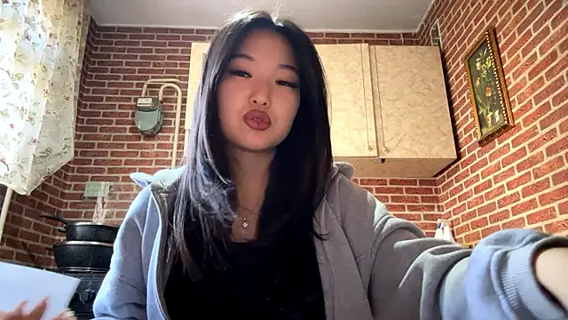 EmmaLeexth online show from 03-25-26, 10:25