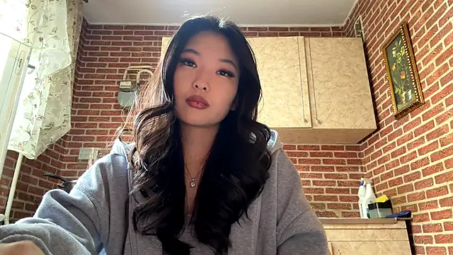 EmmaLeexth online show from 04-03-26, 10:32