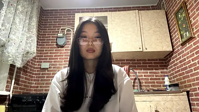 Snapshot of EmmaLeexth chatting on 10-03-25, 01:23 EmmaLeexth online show from 10-03-25, 01:23