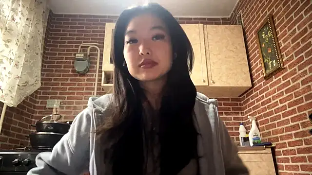 EmmaLeexth online show from 03-05-26, 10:12