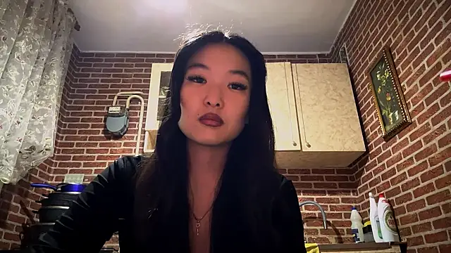 EmmaLeexth online show from 12-14-25, 01:49