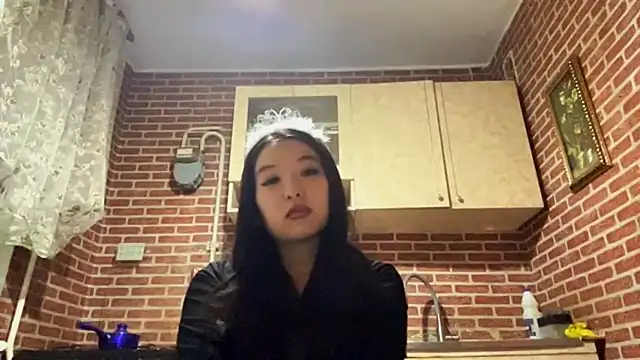 EmmaLeexth online show from 11-18-25, 02:53