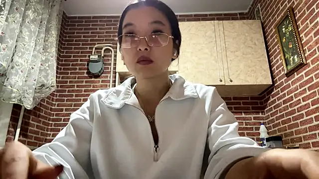 Snapshot of EmmaLeexth chatting on 09-29-25, 01:28 EmmaLeexth online show from 09-29-25, 01:28